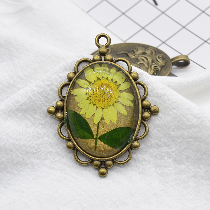 Creative Retro Large Base Support Dried Flower Pendant SUNFLOWER Crystal Chrysanthemum Plant Glass Real Flower Ornament Handmade Necklace