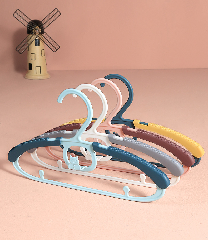 Baby retractable clothes household clothes hanger little clothes hanger retractable clothes hanger support