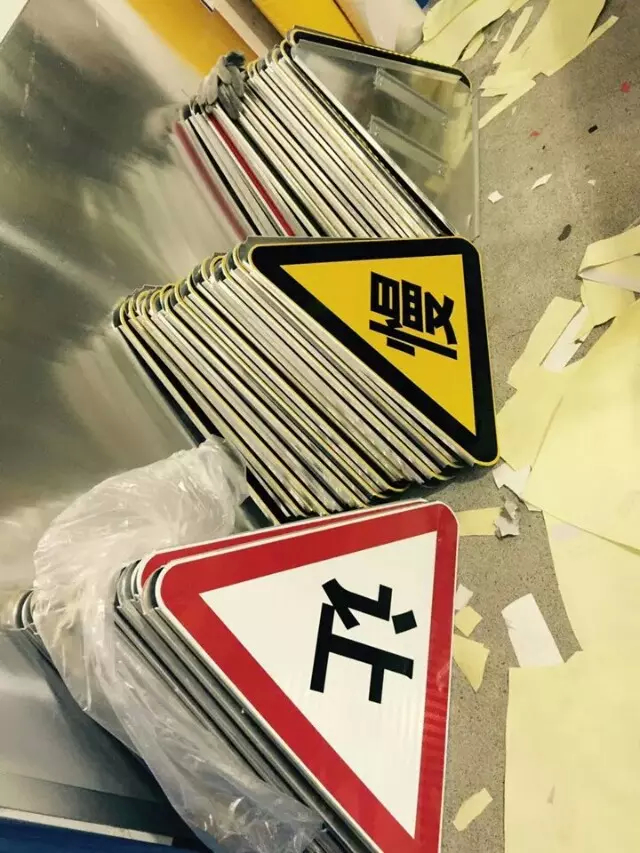 Traffic sign traffic warning sign customized reflective sign triangle T junction sign.