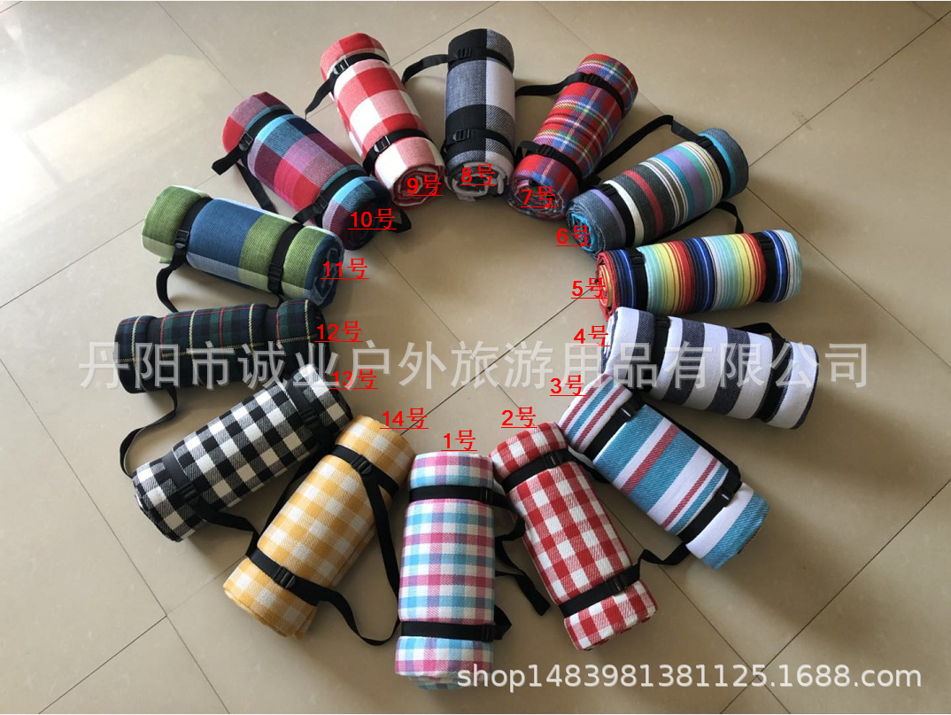 In Stock Wholesale Picnic Mat Moisture Proof Pad Outdoor Supplies Tent Mat Grassland Mat Widened Outing Picnic Blanket Wholesale
