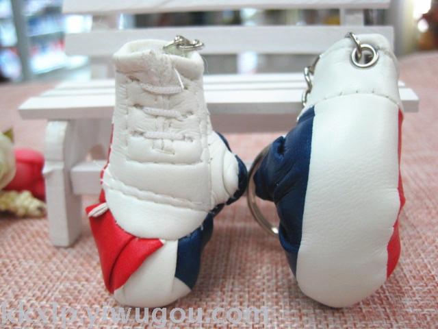 Imitation boxing gloves key ring pendant wholesale sports goods boxing gloves key ring boxing glove box factory Imitation boxing gloves key ring pendant wholesale sports goods boxing gloves key ring boxing glove box factory