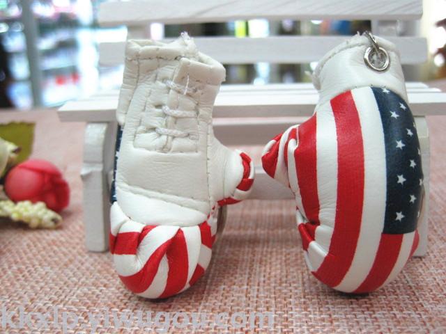 Imitation boxing gloves key ring pendant wholesale sports goods boxing gloves key ring boxing glove box factory Imitation boxing gloves key ring pendant wholesale sports goods boxing gloves key ring boxing glove box factory