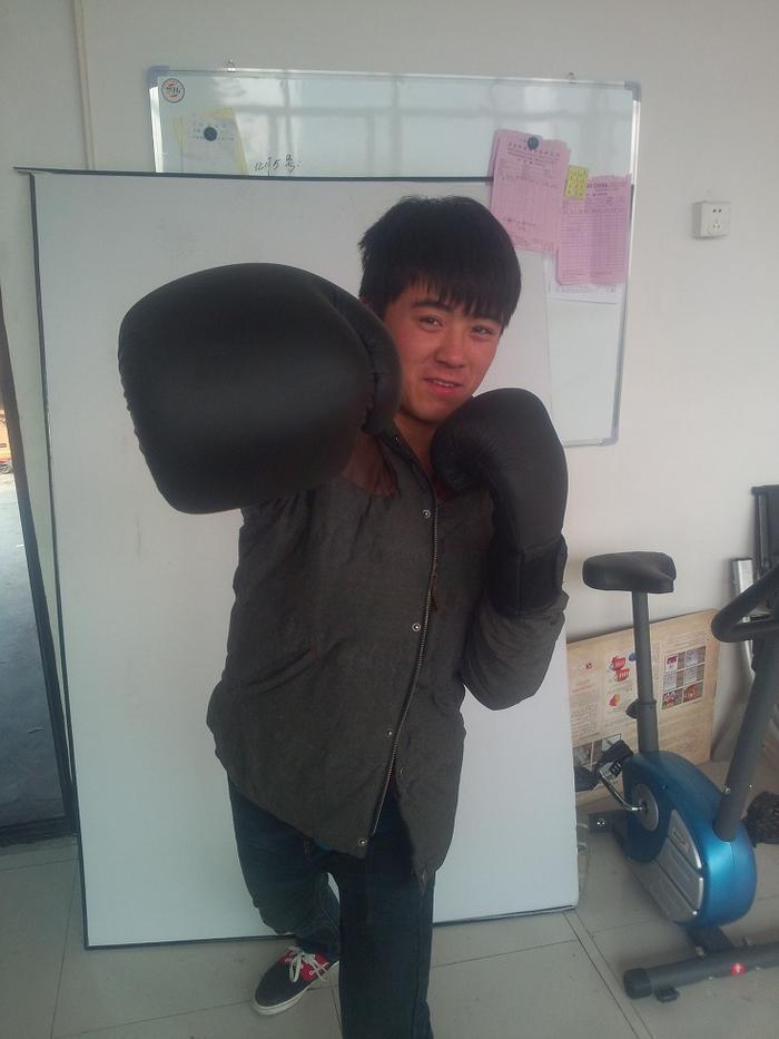 Genuine professional training boxing gloves boxing bag punching bag gloves Sanda gloves adults Genuine professional training boxing gloves boxing bag punching bag gloves Sanda gloves adults