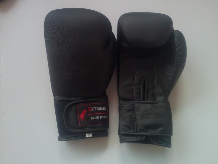 Genuine professional training boxing gloves boxing bag punching bag gloves Sanda gloves adults Genuine professional training boxing gloves boxing bag punching bag gloves Sanda gloves adults