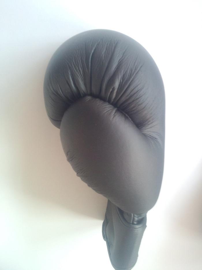 Genuine professional training boxing gloves boxing bag punching bag gloves Sanda gloves adults Genuine professional training boxing gloves boxing bag punching bag gloves Sanda gloves adults