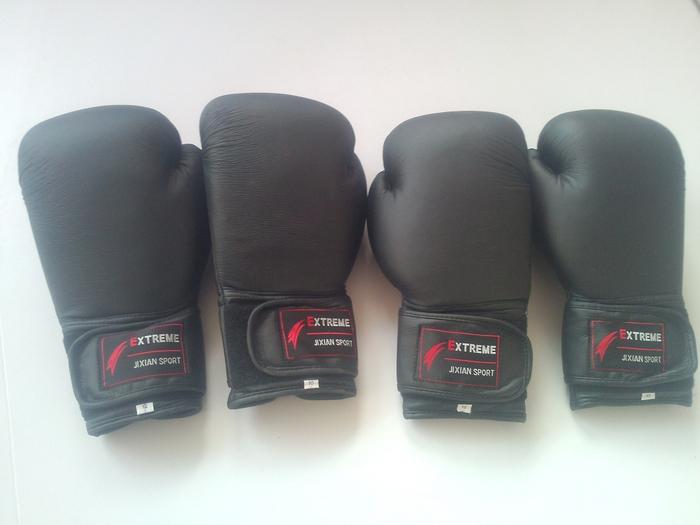 Genuine professional training boxing gloves boxing bag punching bag gloves Sanda gloves adults Genuine professional training boxing gloves boxing bag punching bag gloves Sanda gloves adults
