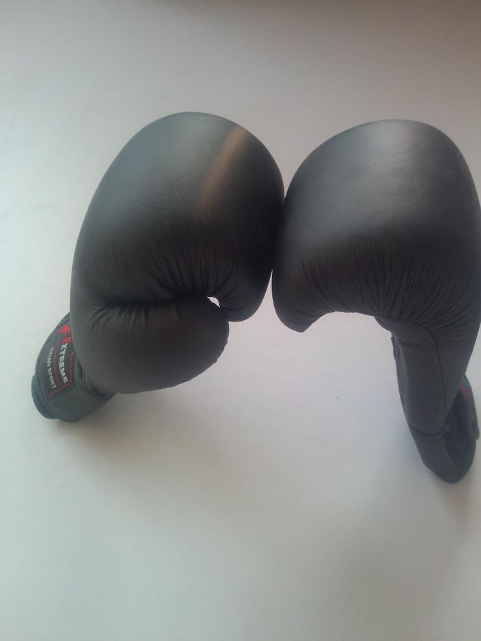 Genuine professional training boxing gloves boxing bag punching bag gloves Sanda gloves adults Genuine professional training boxing gloves boxing bag punching bag gloves Sanda gloves adults