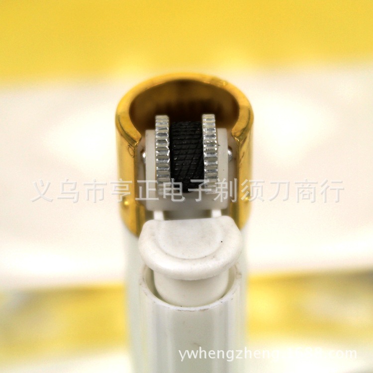 2017 Creative Grinding Wheel Gold Cover Flame Lighter Genuine Explosion-Proof Disposable Lighter Factory Wholesale 2017 Creative Grinding Wheel Gold Cover Flame Lighter Genuine Explosion-Proof Disposable Lighter Factory Wholesale