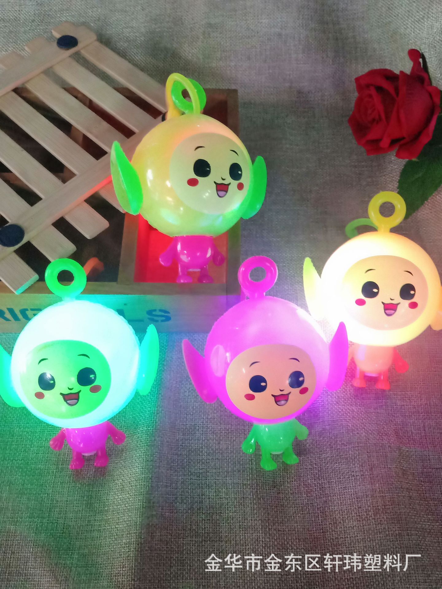 Manufacturers direct light big head baby whistle ball Flash massage ball vent knead knead called street supply Manufacturers direct light big head baby whistle ball Flash massage ball vent knead knead called street supply