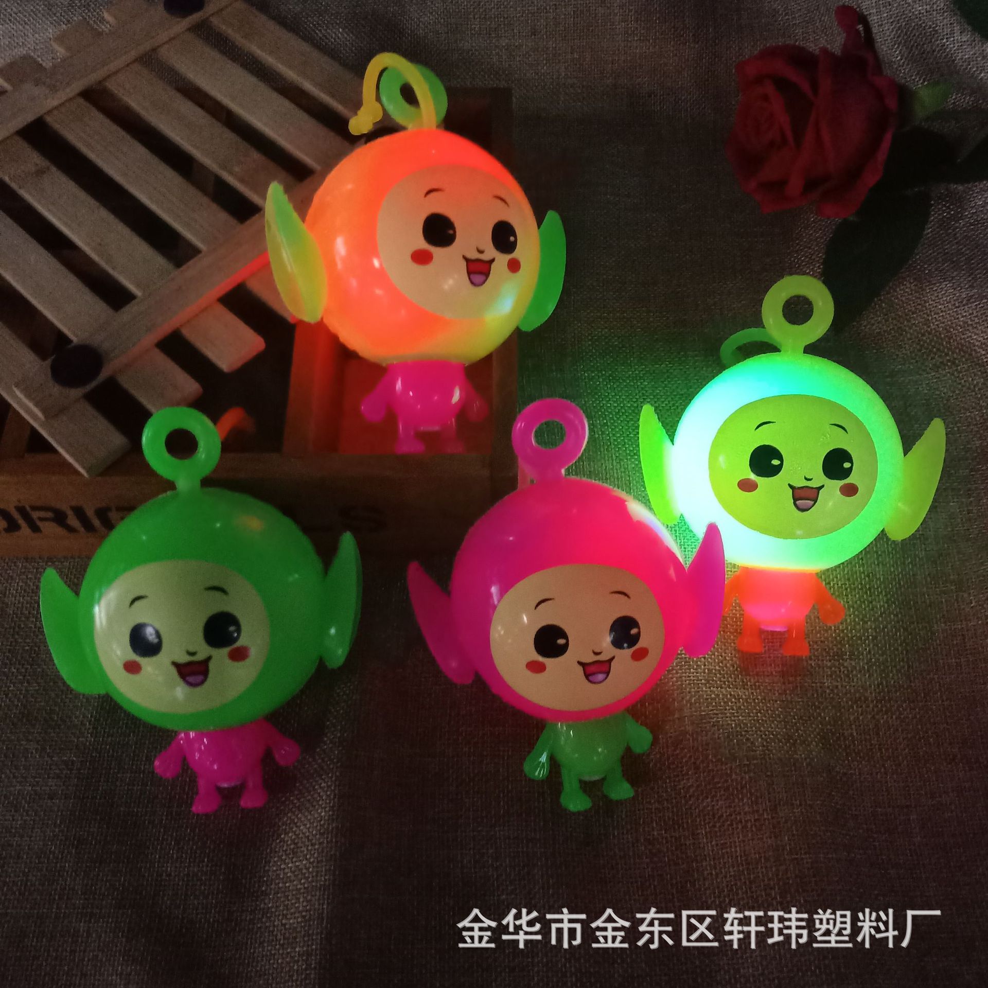 Manufacturers direct light big head baby whistle ball Flash massage ball vent knead knead called street supply Manufacturers direct light big head baby whistle ball Flash massage ball vent knead knead called street supply