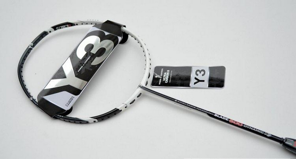 Authentic YY,Y3 razor crack full carbon badminton racket, comprising both offensive and defensive attack-Racquet BLADE500 300 DYNAMIC Authentic YY,Y3 razor crack full carbon badminton racket, comprising both offensive and defensive attack-Racquet BLADE500 300 DYNAMIC