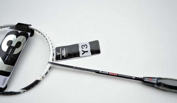Authentic YY,Y3 razor crack full carbon badminton racket, comprising both offensive and defensive attack-Racquet BLADE500 300 DYNAMIC Authentic YY,Y3 razor crack full carbon badminton racket, comprising both offensive and defensive attack-Racquet BLADE500 300 DYNAMIC