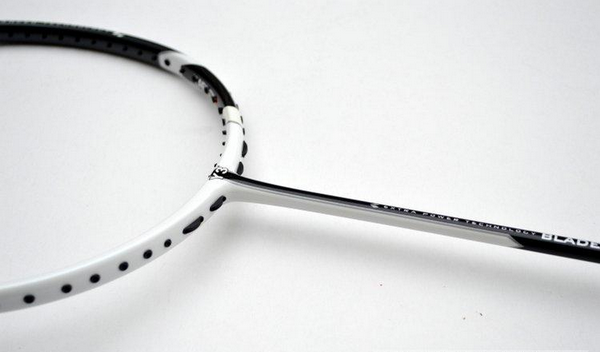 Authentic YY,Y3 razor crack full carbon badminton racket, comprising both offensive and defensive attack-Racquet BLADE500 300 DYNAMIC Authentic YY,Y3 razor crack full carbon badminton racket, comprising both offensive and defensive attack-Racquet BLADE500 300 DYNAMIC