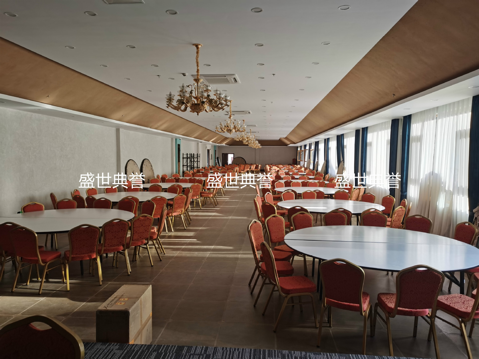 Hangzhou Banquet Center Dining Table and Chair Hotel Banquet Hall Wedding Banquet Folding Chair Conference Steel Chair