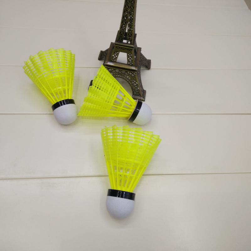 Nylon badminton super resistant to play yellow nylon plastic ball 3 card suction game training and entertainment ball Nylon badminton super resistant to play yellow nylon plastic ball 3 card suction game training and entertainment ball