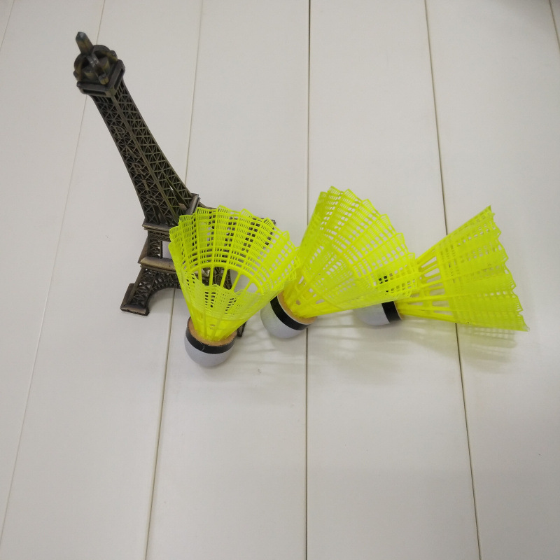 Nylon badminton super resistant to play yellow nylon plastic ball 3 card suction game training and entertainment ball Nylon badminton super resistant to play yellow nylon plastic ball 3 card suction game training and entertainment ball