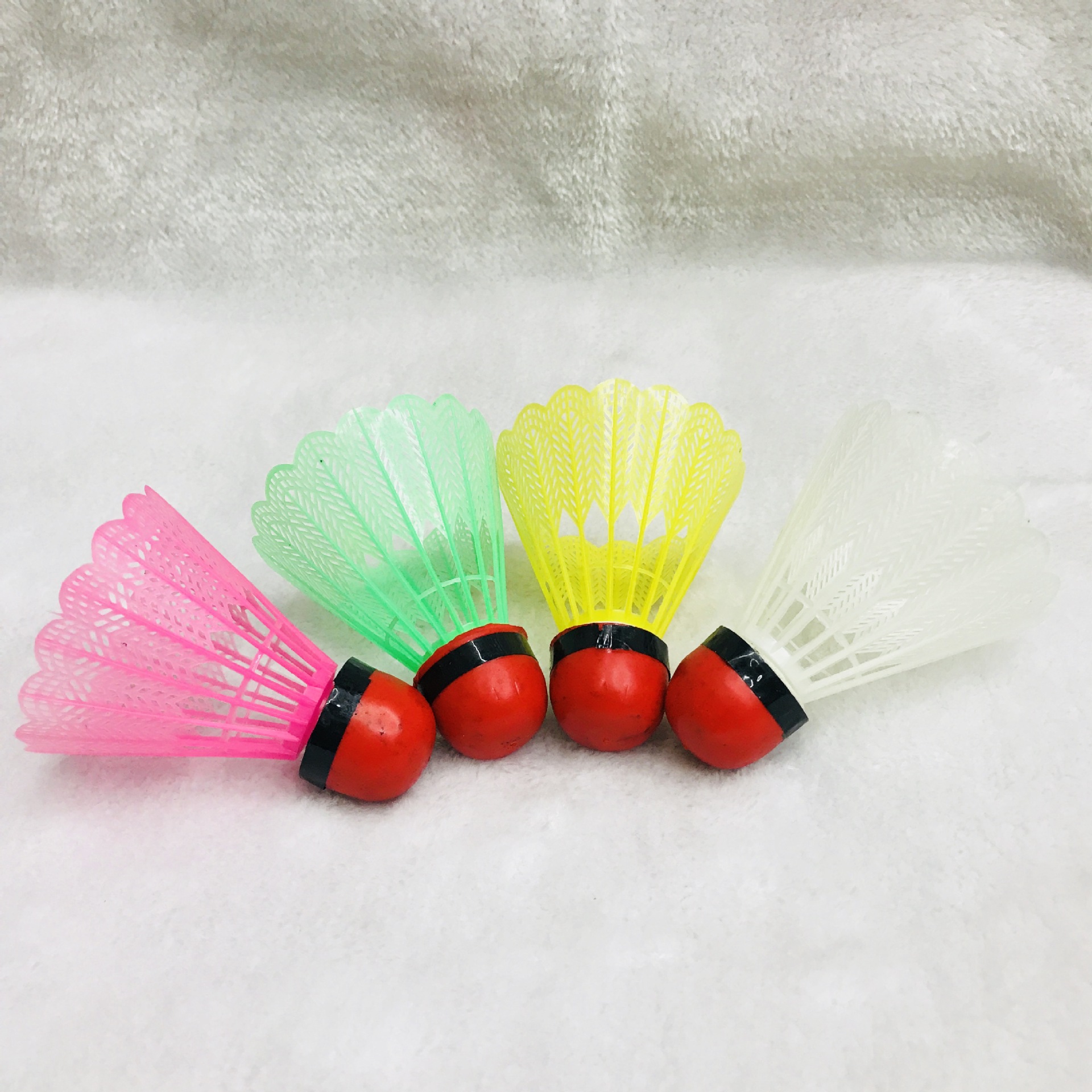 Factory direct selling color plastic badminton red leather head 6 children's entertainment training toys small wholesal Factory direct selling color plastic badminton red leather head 6 children's entertainment training toys small wholesal