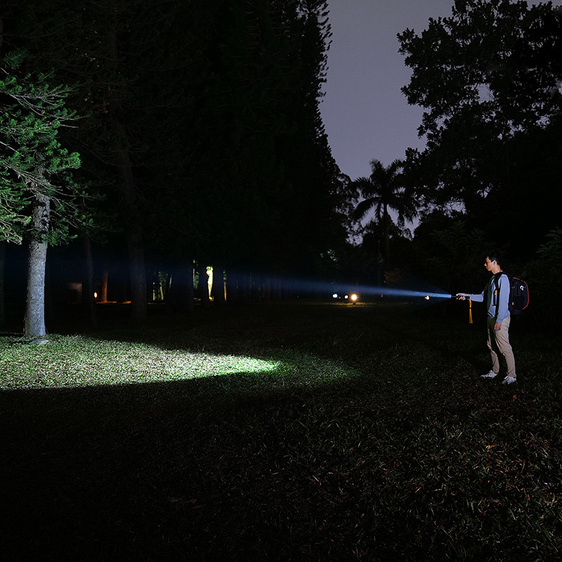 Factory Diving Flashlight Fishing and Hunting Strong Light USB Direct Charging Patrol Rechargeable Flashlight Outdoor Waterproof Flashlight