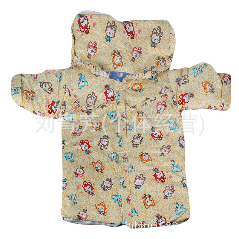 Baby with sleeved sleeping bag in autumn and winter is kicked by Baby Baby with sleeved sleeping bag in autumn and winter is kicked by Baby