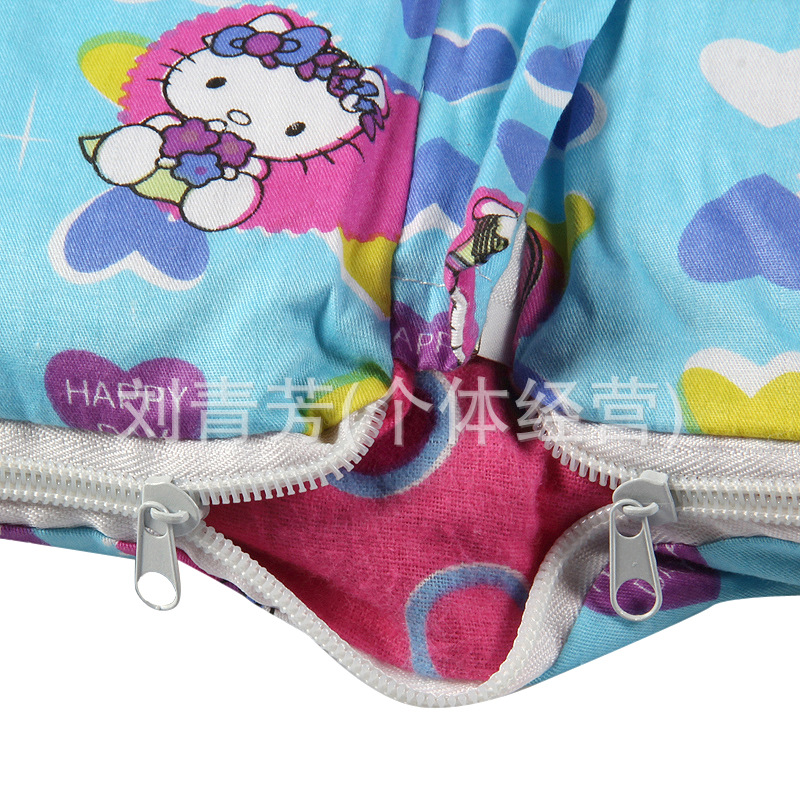 Baby with sleeved sleeping bag in autumn and winter is kicked by Baby Baby with sleeved sleeping bag in autumn and winter is kicked by Baby