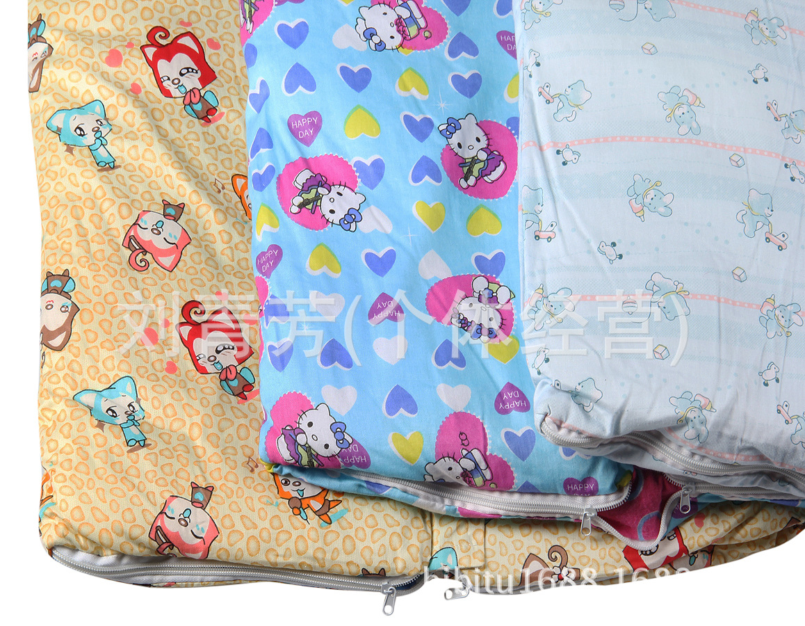 Baby with sleeved sleeping bag in autumn and winter is kicked by Baby Baby with sleeved sleeping bag in autumn and winter is kicked by Baby
