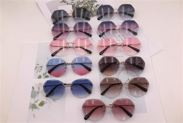 Stylish 2019 new stylish cut edge, ladies metallic, custom uv-proof stylish ladies