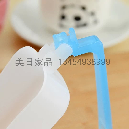 Japan KM 1058 creative kitchen ice scraper shovel shovel food folding kitchen spatula Japan KM 1058 creative kitchen ice scraper shovel shovel food folding kitchen spatula