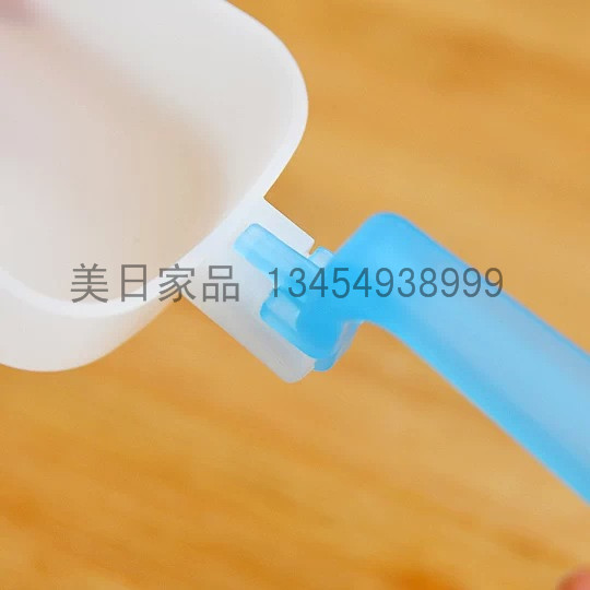 Japan KM 1058 creative kitchen ice scraper shovel shovel food folding kitchen spatula Japan KM 1058 creative kitchen ice scraper shovel shovel food folding kitchen spatula