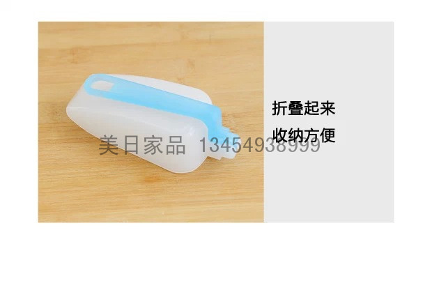Japan KM 1058 creative kitchen ice scraper shovel shovel food folding kitchen spatula Japan KM 1058 creative kitchen ice scraper shovel shovel food folding kitchen spatula