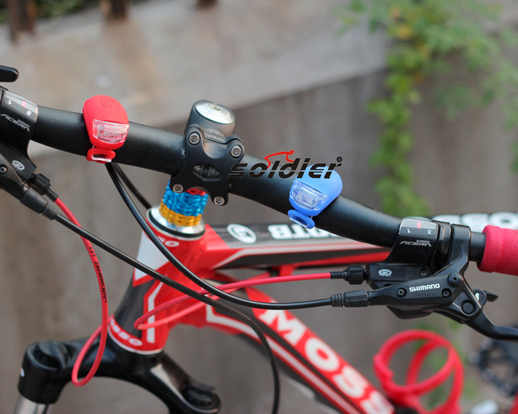 Mountain silicone lamp wind wheel bicycle lamp special two CARDS /023 frog lamp Mountain silicone lamp wind wheel bicycle lamp special two CARDS /023 frog lamp