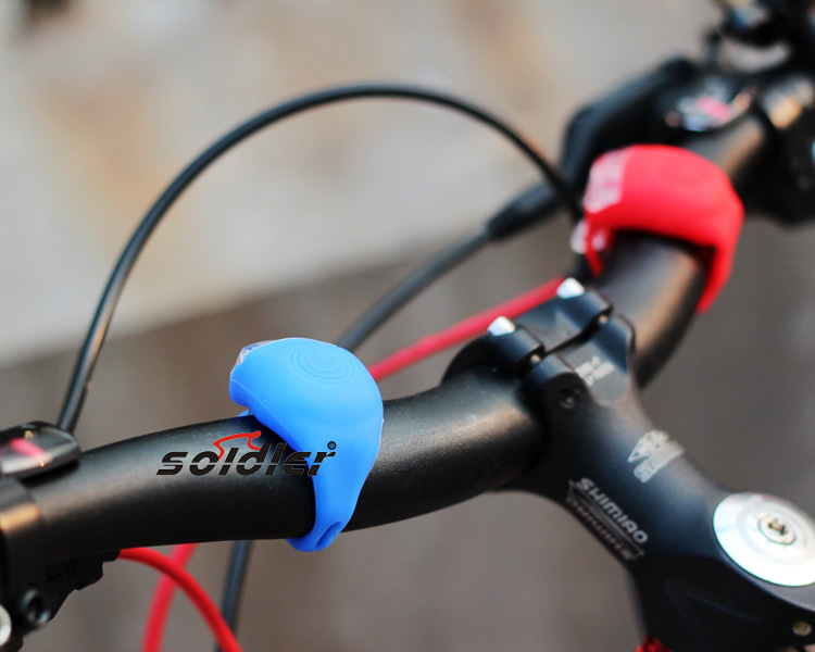 Mountain silicone lamp wind wheel bicycle lamp special two CARDS /023 frog lamp Mountain silicone lamp wind wheel bicycle lamp special two CARDS /023 frog lamp