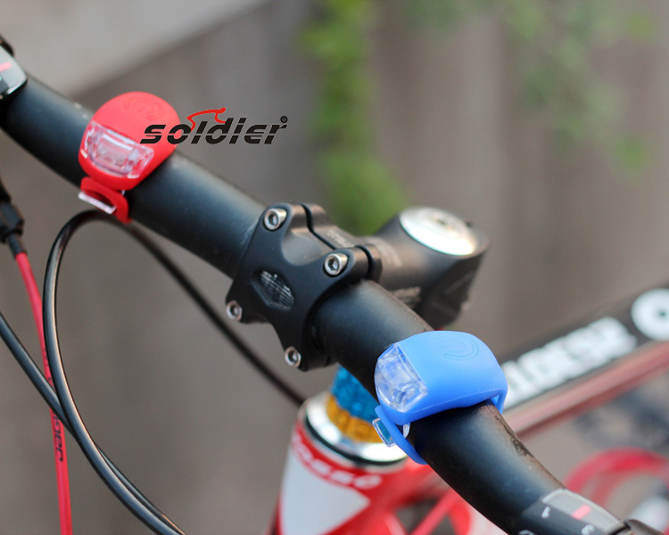 Mountain silicone lamp wind wheel bicycle lamp special two CARDS /023 frog lamp Mountain silicone lamp wind wheel bicycle lamp special two CARDS /023 frog lamp