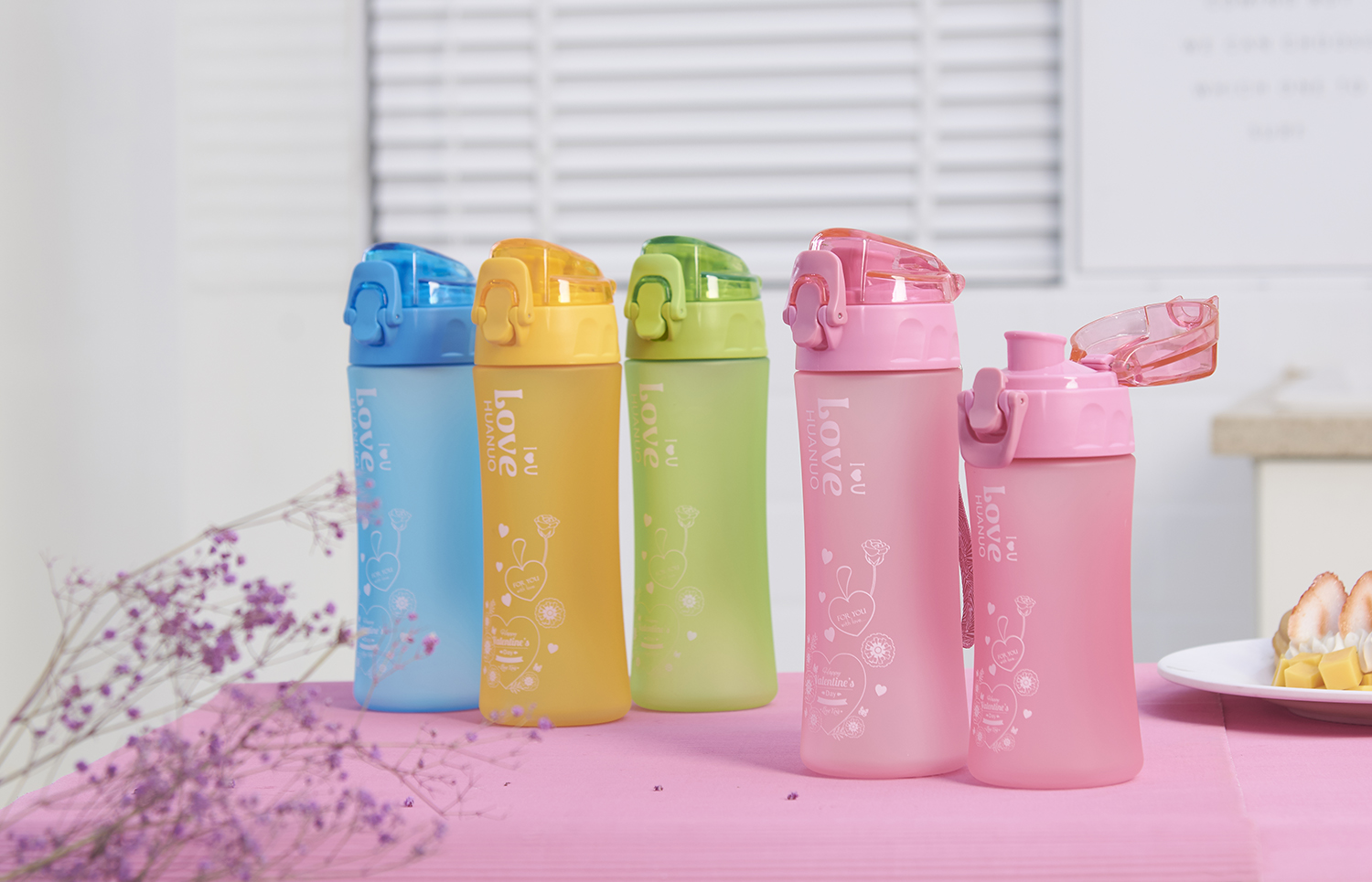 Outdoor space cup 450ML plastic portable cover love sea sports cup Outdoor space cup 450ML plastic portable cover love sea sports cup