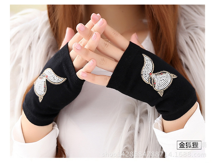 2018 new cool water drill rivet student open-finger sailor dance gloves five-coded star half-finger knitted gloves
