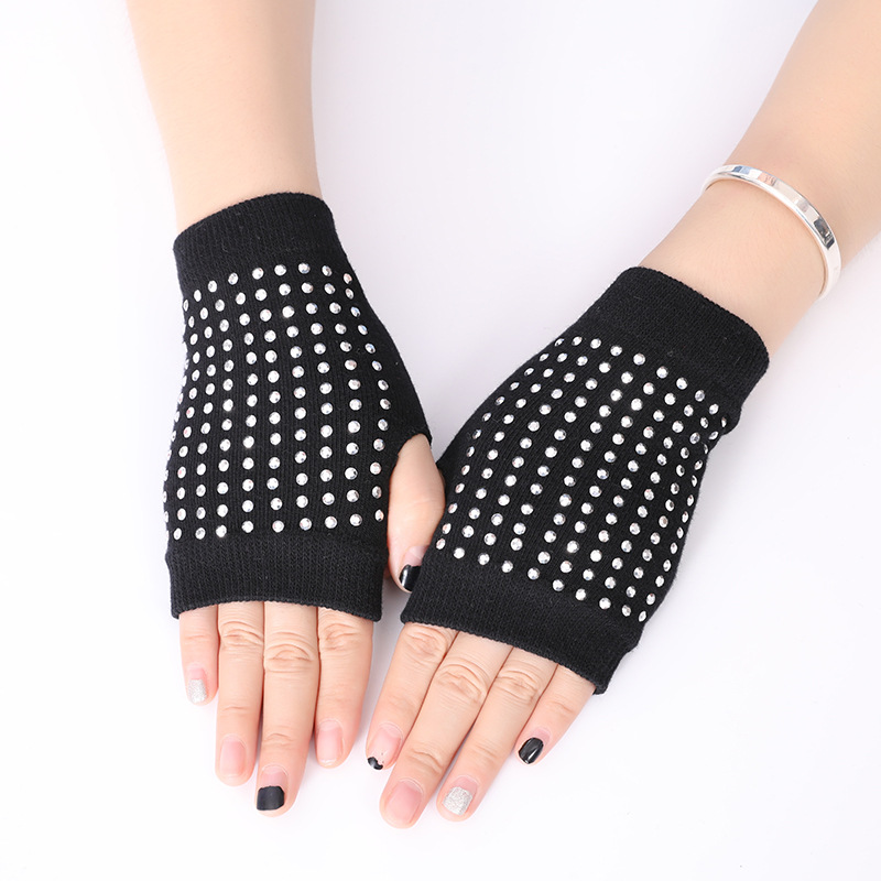 2018 new cool water drill rivet student open-finger sailor dance gloves five-coded star half-finger knitted gloves