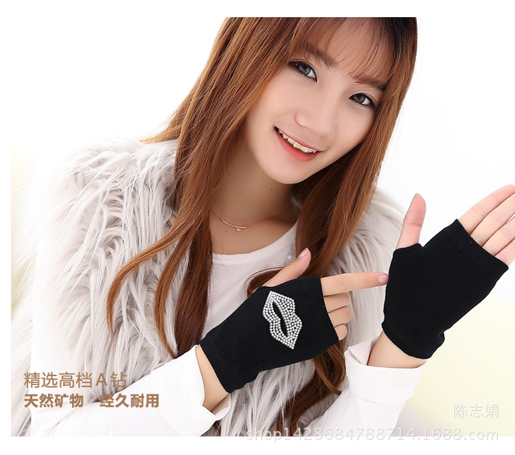2018 new cool water drill rivet student open-finger sailor dance gloves five-coded star half-finger knitted gloves