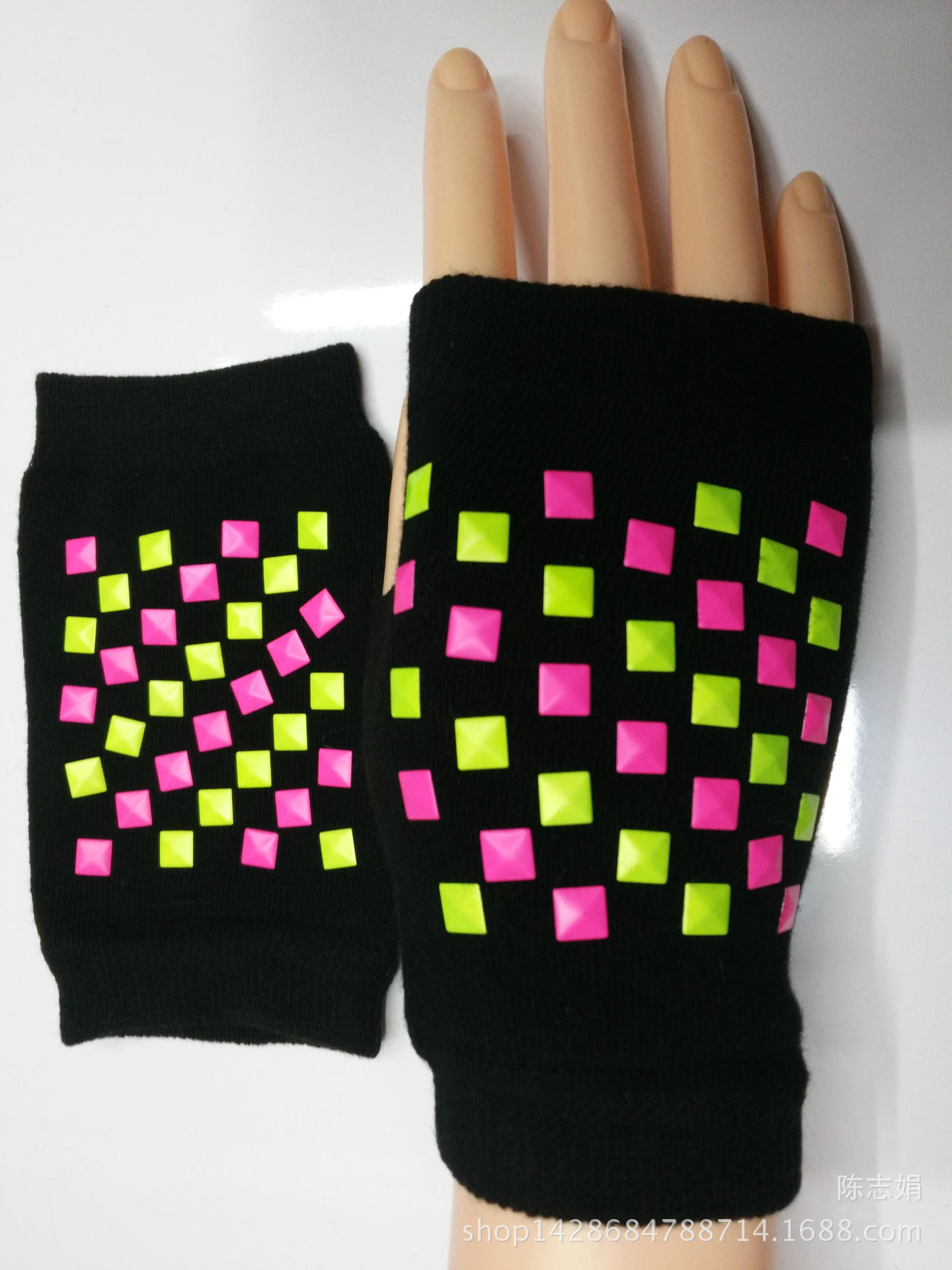 2018 new cool water drill rivet student open-finger sailor dance gloves five-coded star half-finger knitted gloves