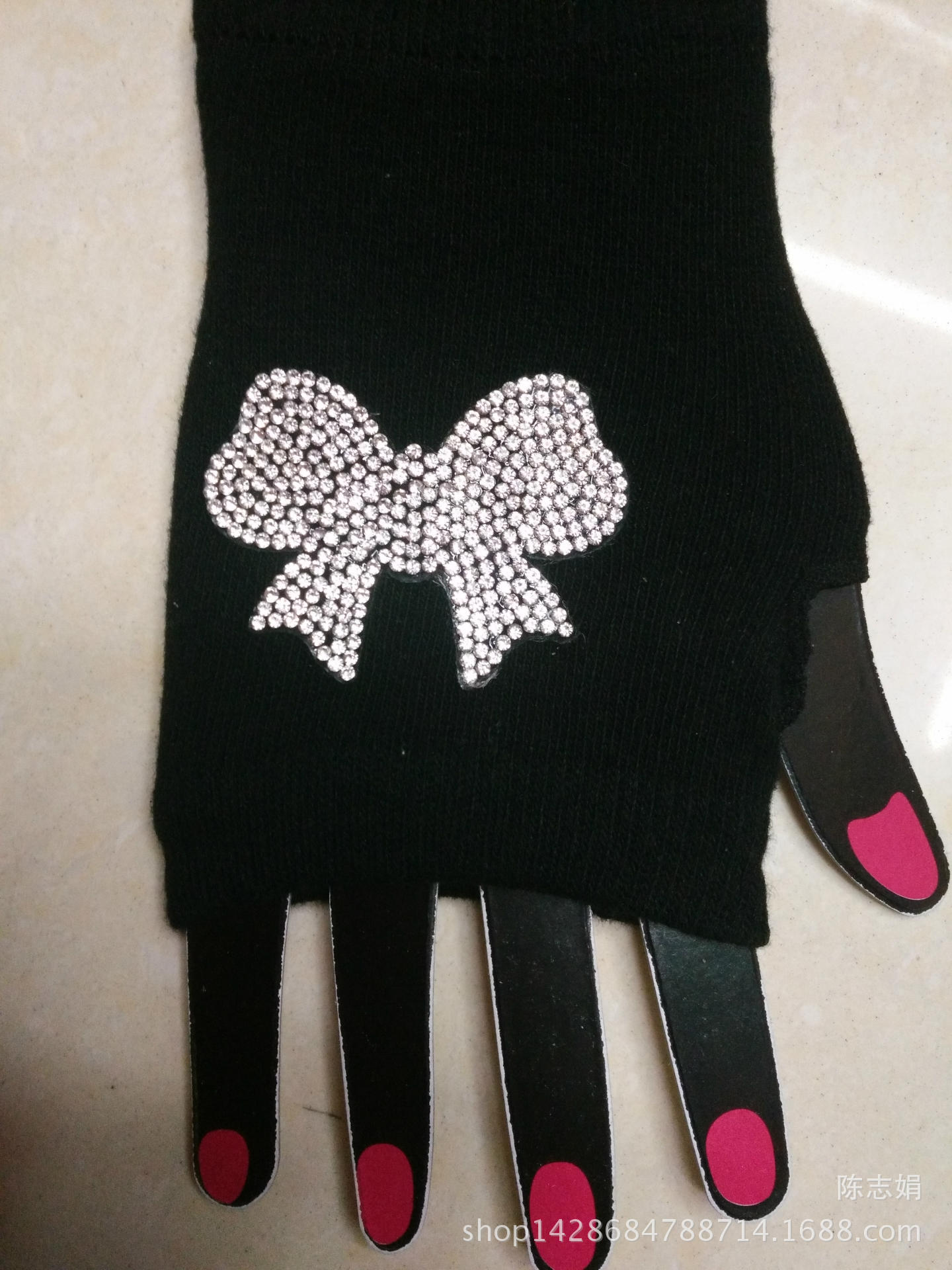 2018 new cool water drill rivet student open-finger sailor dance gloves five-coded star half-finger knitted gloves
