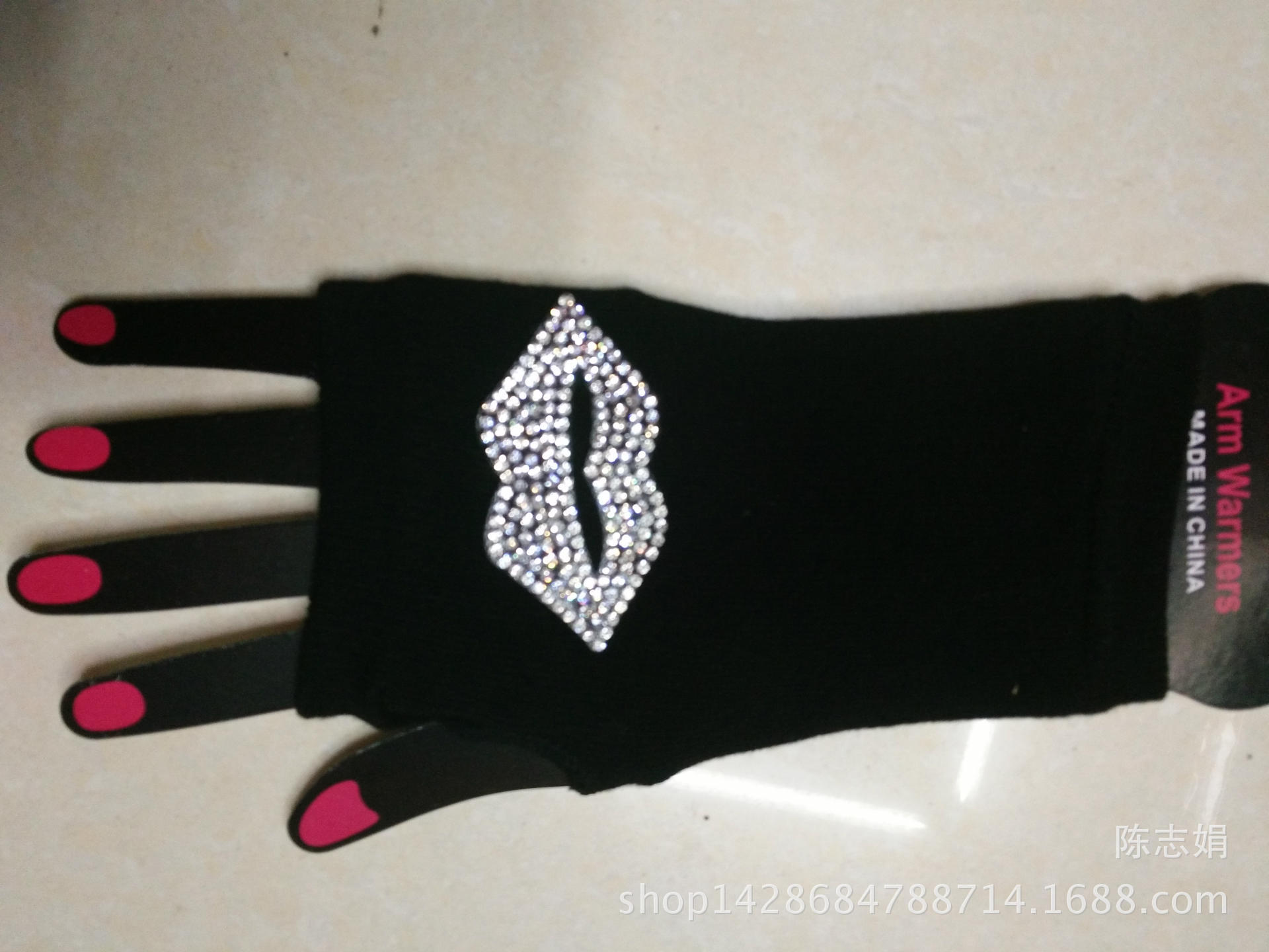 2018 new cool water drill rivet student open-finger sailor dance gloves five-coded star half-finger knitted gloves