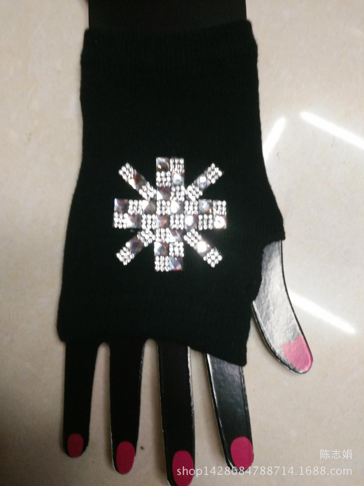 2018 new cool water drill rivet student open-finger sailor dance gloves five-coded star half-finger knitted gloves