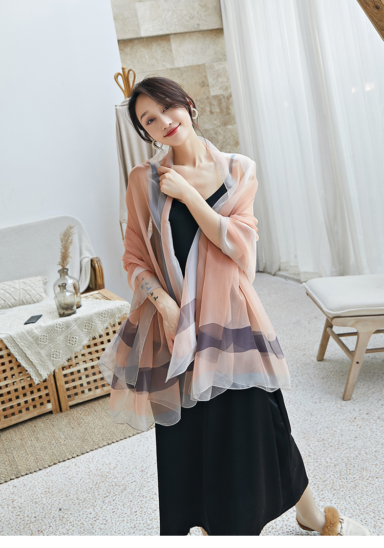 The Korean version of gauze scarf with scarf gradient long beach towel sunscreen scarf shawl dual-use women The Korean version of gauze scarf with scarf gradient long beach towel sunscreen scarf shawl dual-use women