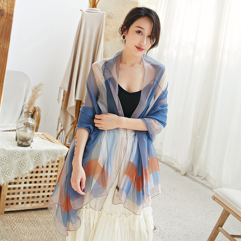 The Korean version of gauze scarf with scarf gradient long beach towel sunscreen scarf shawl dual-use women