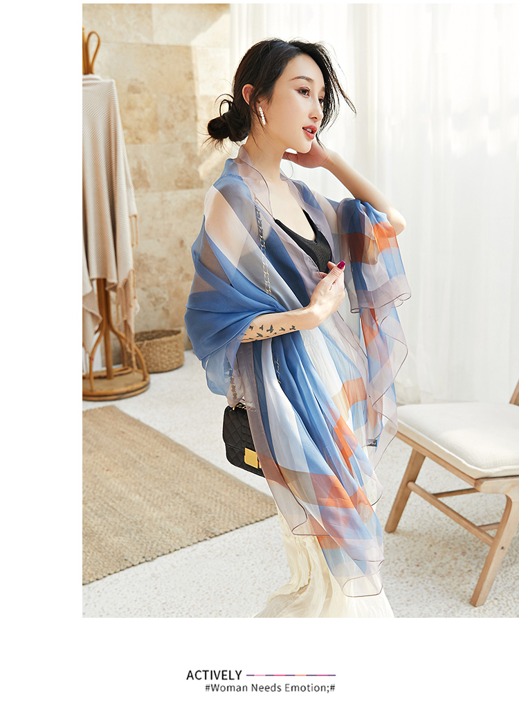 The Korean version of gauze scarf with scarf gradient long beach towel sunscreen scarf shawl dual-use women The Korean version of gauze scarf with scarf gradient long beach towel sunscreen scarf shawl dual-use women