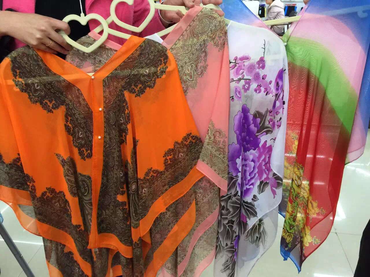 Pearl buckle shawl beach towel vintage beach shawl chiffon radiant clothing multi-color supply manufacturers direct wholesale Pearl buckle shawl beach towel vintage beach shawl chiffon radiant clothing multi-color supply manufacturers direct wholesale