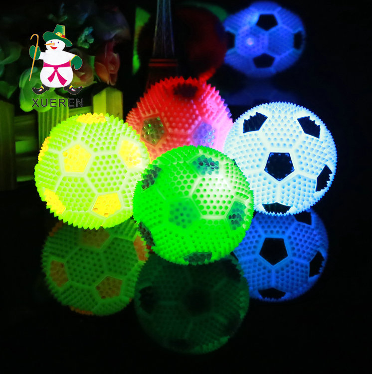 Children's toys to spread the hot flash football gadgets whistle 6.5cm luminous toy elastic massage ball