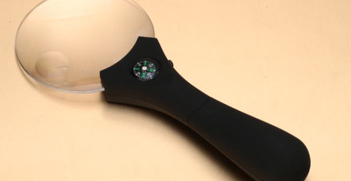 Hand-held magnifier with light diffuser with compass elderly elderly and children reading magnifier