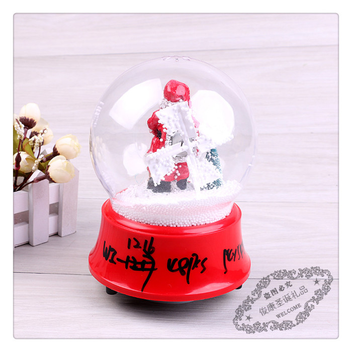 Electric spray snowflake music box of snowball Santa Claus crystal ball rotation Electric spray snowflake music box of snowball Santa Claus crystal ball rotation