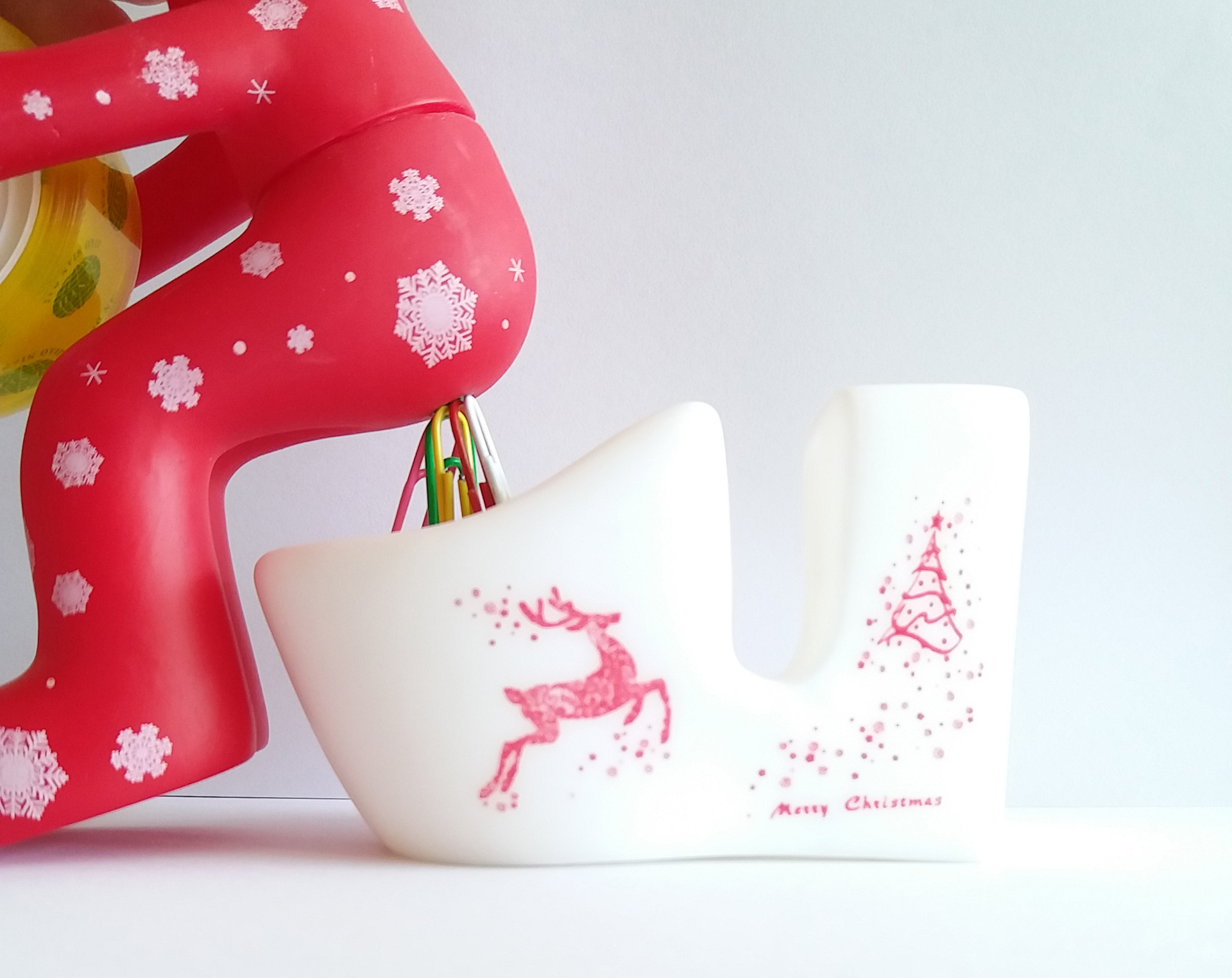 TV Hot Selling Amazon Cross-Border E-Commerce Foreign Trade Supply Creative Toilet Tape Base Christmas Gift TV Hot Selling Amazon Cross-Border E-Commerce Foreign Trade Supply Creative Toilet Tape Base Christmas Gift