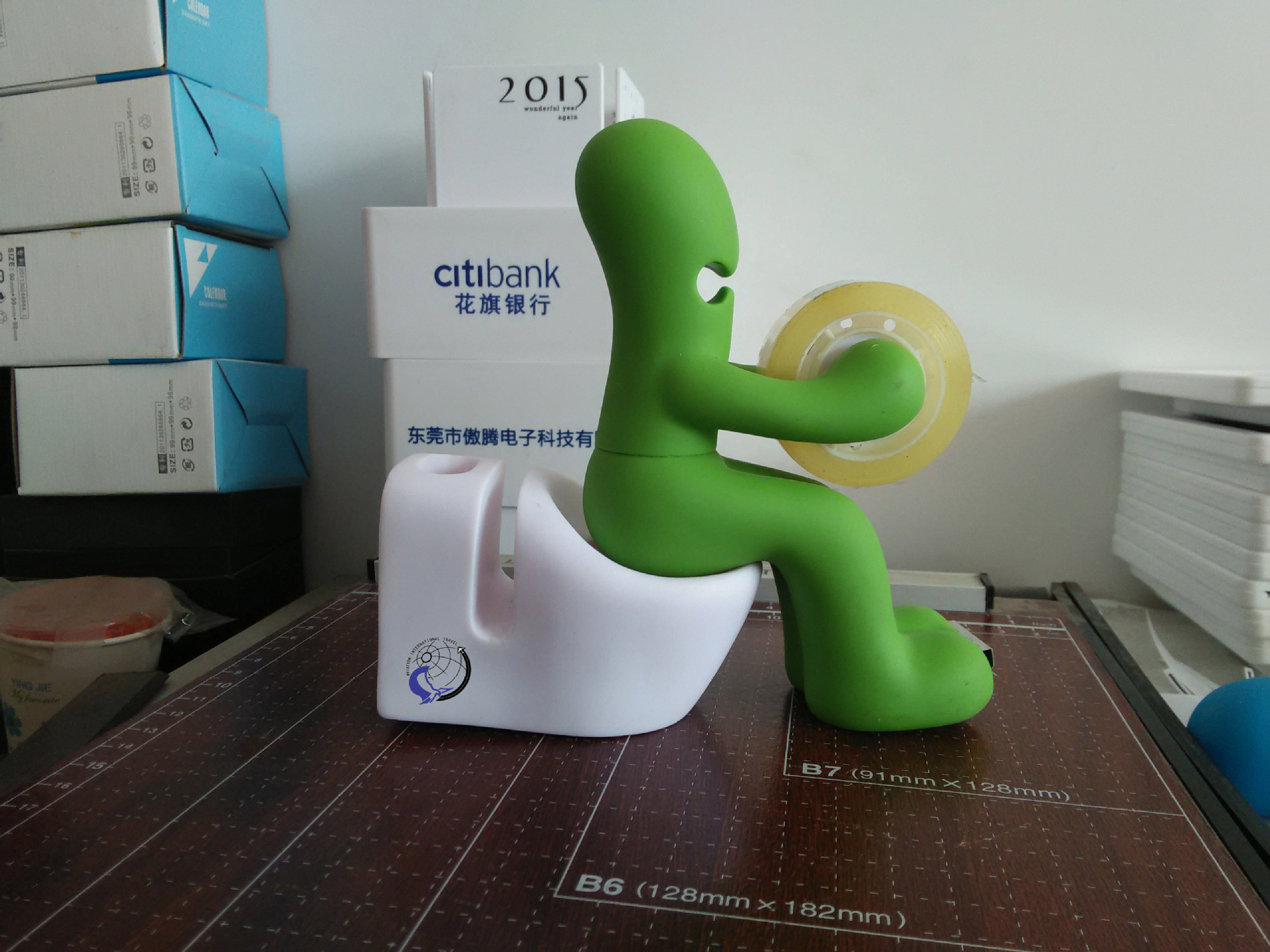 TV Hot Selling Amazon Cross-Border E-Commerce Foreign Trade Supply Creative Toilet Tape Base Christmas Gift TV Hot Selling Amazon Cross-Border E-Commerce Foreign Trade Supply Creative Toilet Tape Base Christmas Gift
