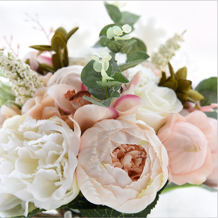 Artificial Flower Wedding Gifts Gift European and American Outdoor Style Bridal Bouquet Halloween Christmas Artificial Flower Wedding Gifts Gift European and American Outdoor Style Bridal Bouquet Halloween Christmas